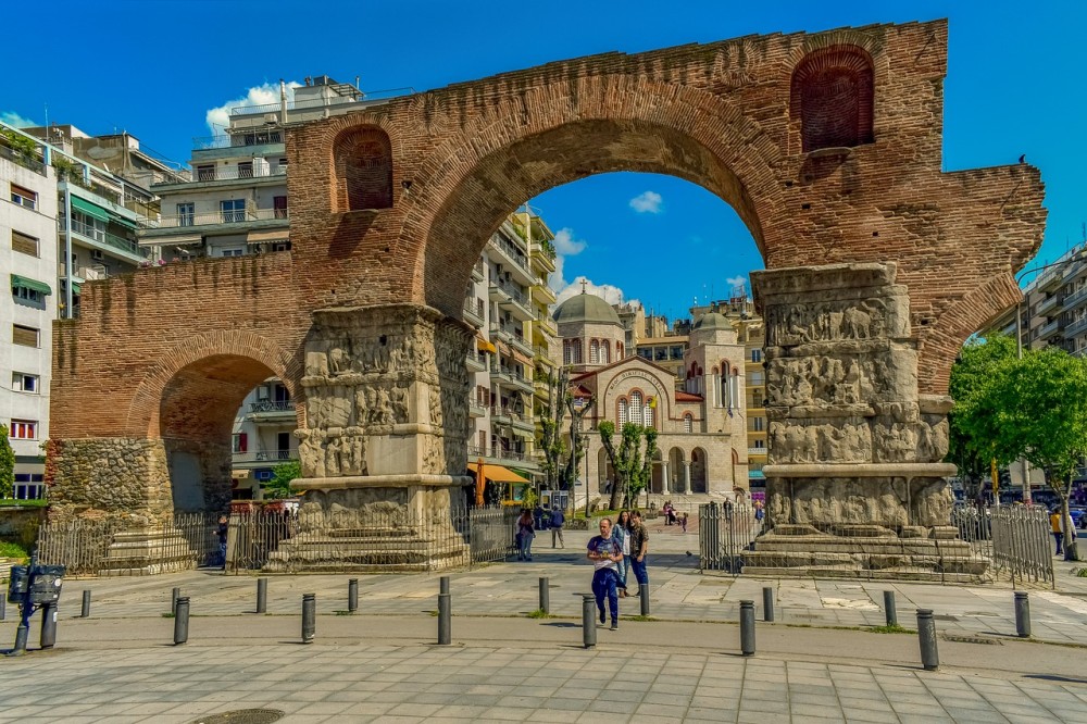 yunanistan in selanik kentindeki kaynagi bilinmeyen ses halki cildirtmak uzere 5